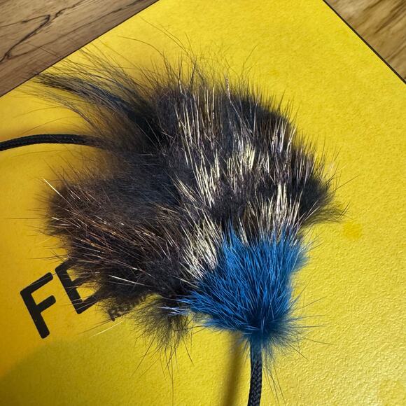 Fendi Fox Fur Headband Box Authentic CoA - Picture 4 of 4
